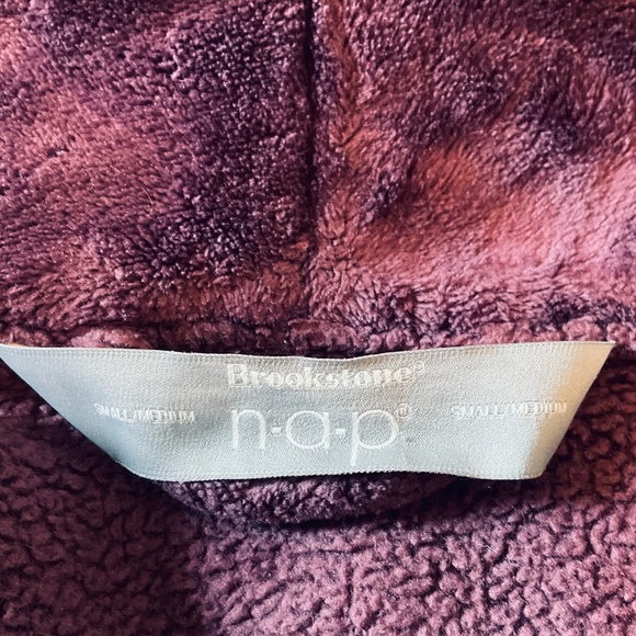 Brookstone NAP Plush Tie Front Cozy Warm Plum Robe, Size Small/Medium - Picture 6 of 7